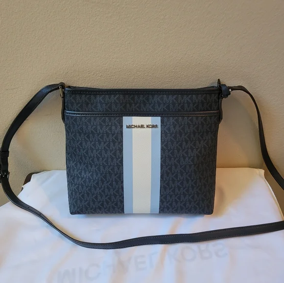 Michael kors crossbody bag - Picture 2 of 15